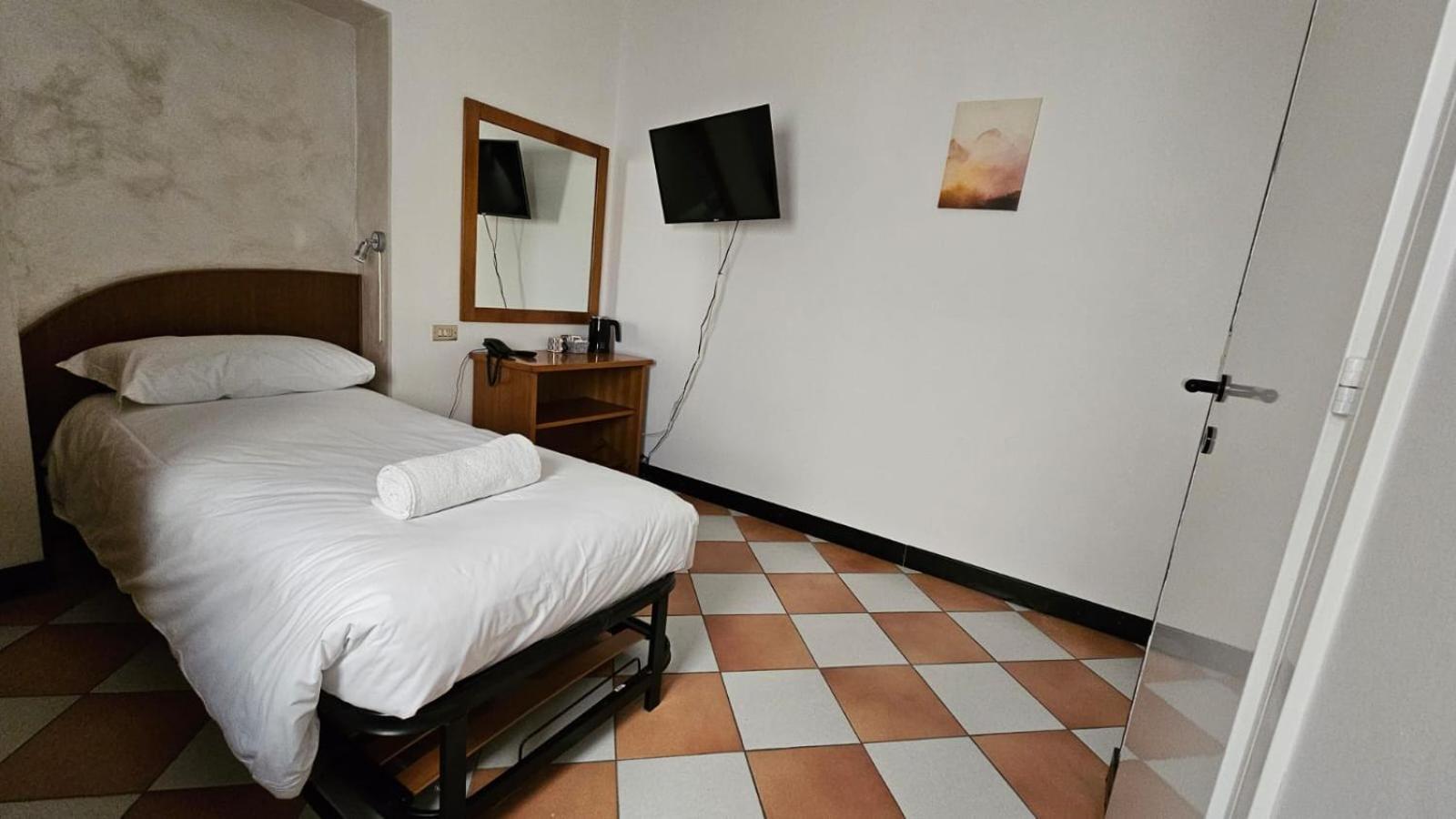 Hotel Montecodeno Варенна Екстер'єр фото