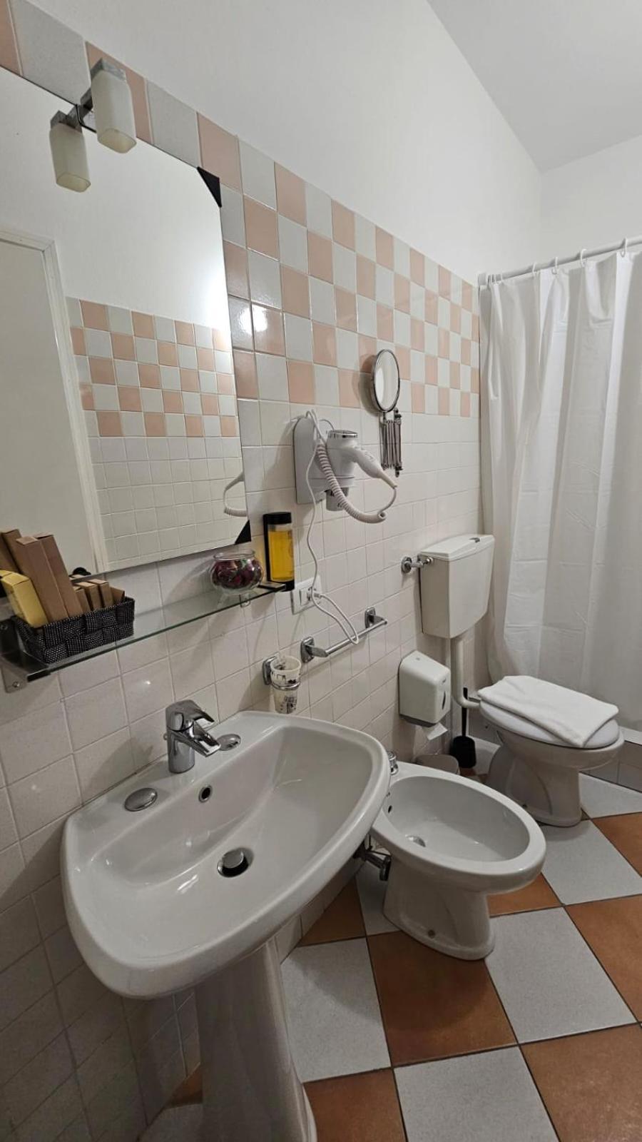 Hotel Montecodeno Варенна Екстер'єр фото
