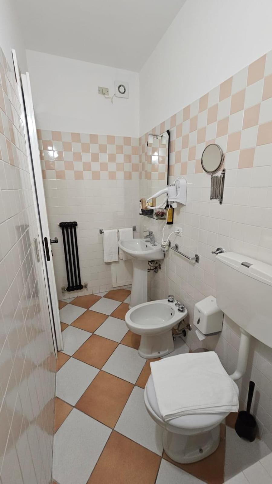 Hotel Montecodeno Варенна Екстер'єр фото