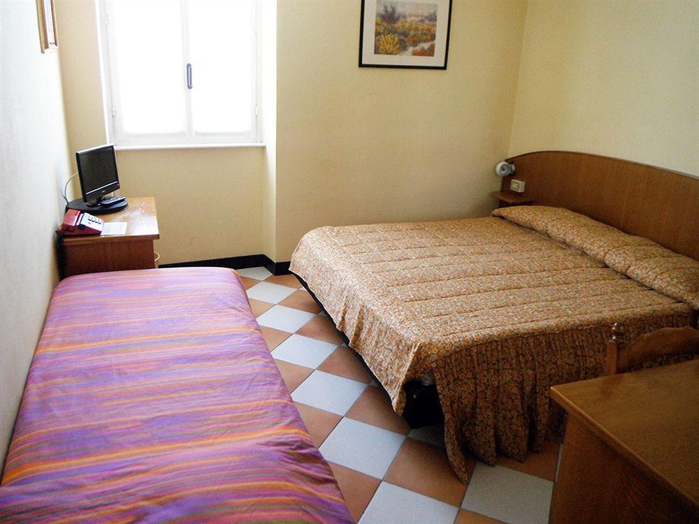 Hotel Montecodeno Варенна Екстер'єр фото