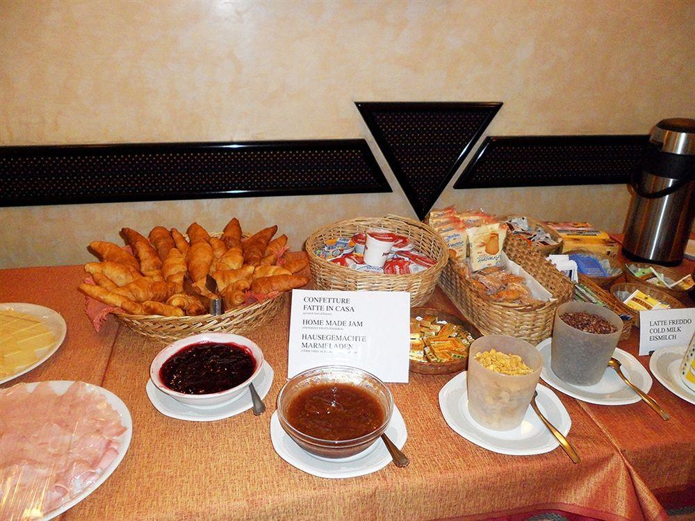 Hotel Montecodeno Варенна Екстер'єр фото