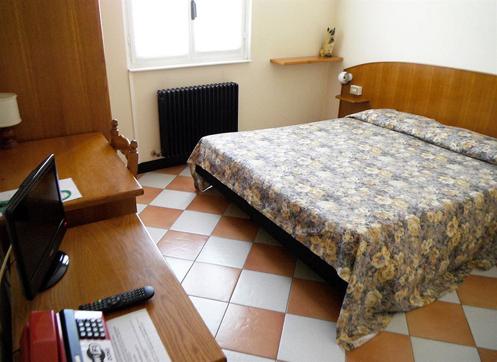 Hotel Montecodeno Варенна Екстер'єр фото